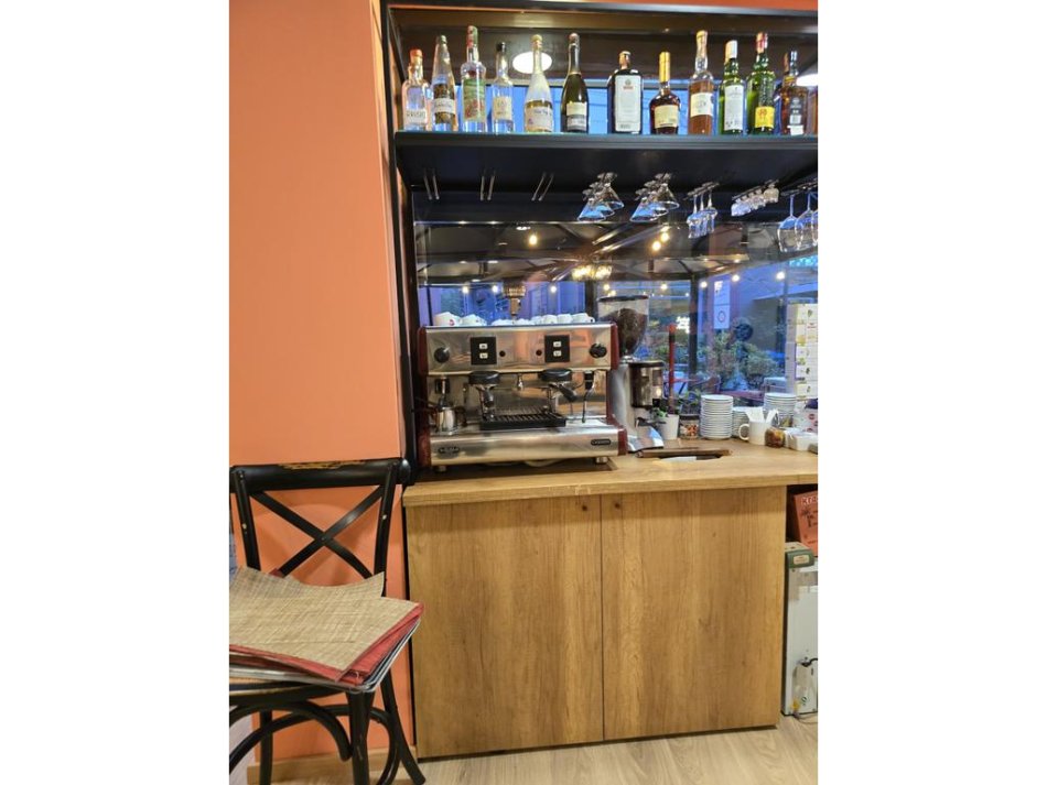 Tirane, shitet bar-resorant Kati 0, 165 m² 1.500.000 € (Rruga e Kavajes,Tirane.)