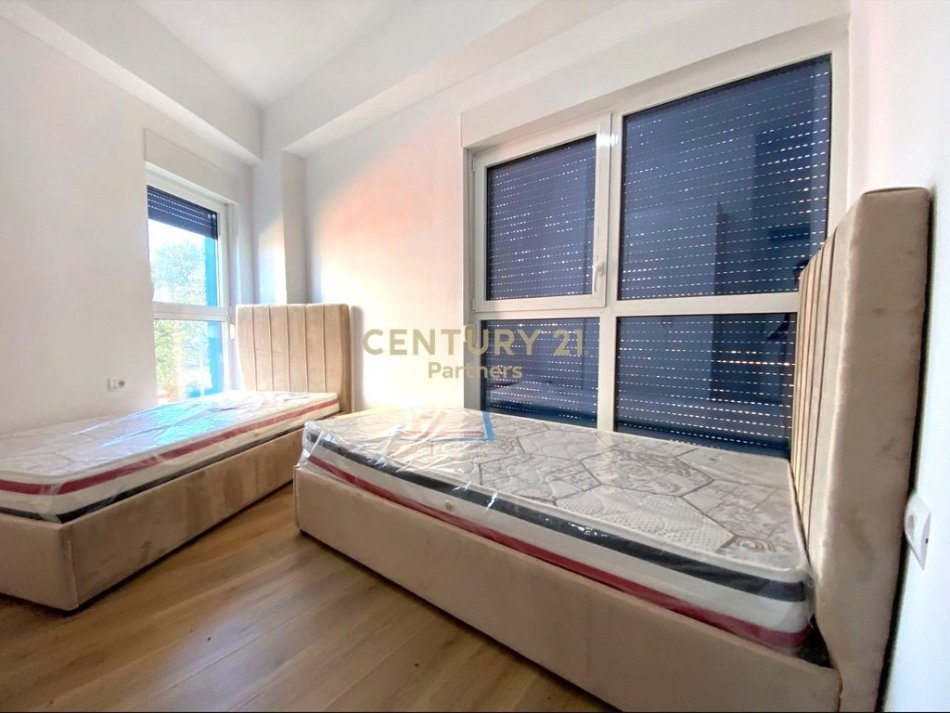 Tirane, jepet me qera apartament 2+1+Ballkon Kati 1, 73 m² 500 € (Ali Dem)