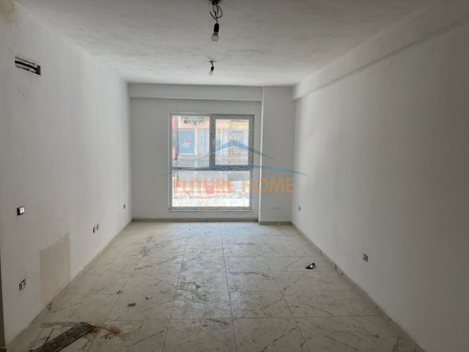 Tirane, jepet me qera apartament 1+1 Kati 2, 78 m² 400 € (Kompleksi Aura, Tiranë.)
