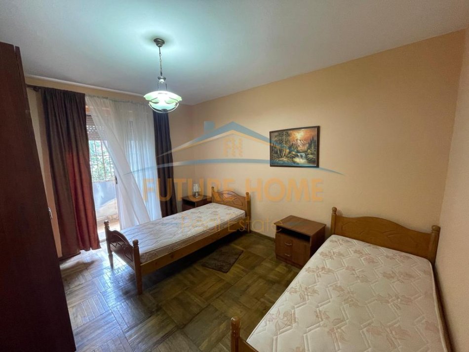 Tirane, jepet me qera apartament 2+1 Kati 2, 73 m² 500 € (21 Dhjetori, Tiranë.)