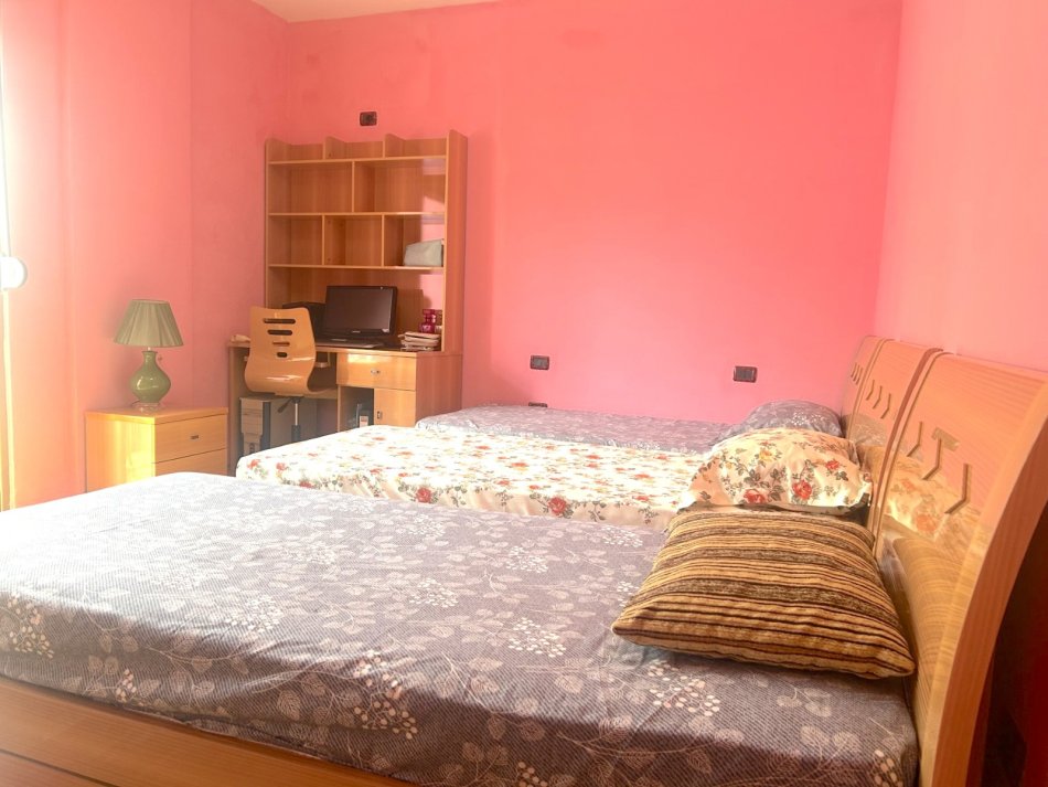 Tirane, jepet me qera apartament 2+1 Kati 2, 105 m² 390 € (Jordan Misja)