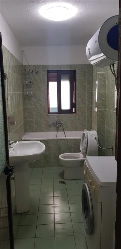 Tirane, jepet me qera apartament 2+1 Kati 4, 100 m² 600 € (Sheshi Willson)
