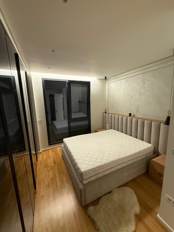 Tirane, jepet me qera apartament 3+1 Kati 1, 148 m² 2.300 € (TEG)