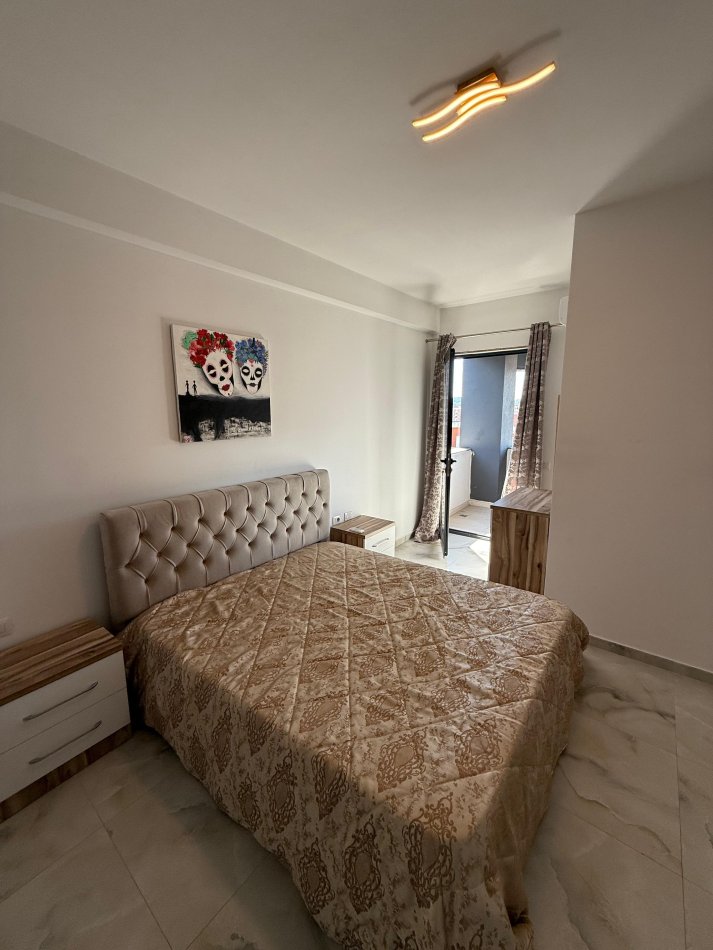 Tirane, jepet me qera apartament 2+1 , 114 m² 650 € (Unaza e Re)