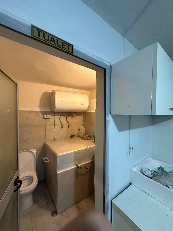 Tirane, jepet me qera ambjent biznesi , 35 m² 400 € 