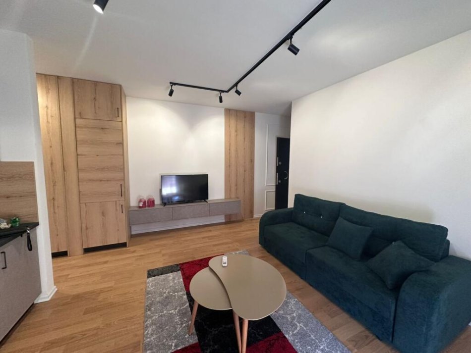 Tirane, jepet me qera apartament 1+1 , 70 m² 550 € 