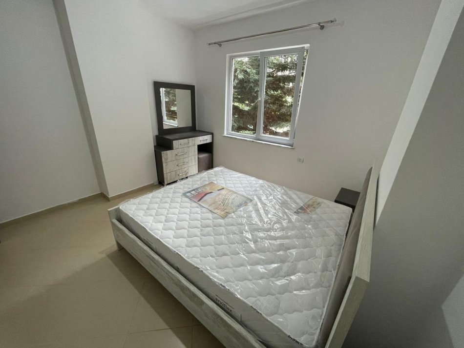 Tirane, jepet me qera apartament 2+1 , 85 m² 500 € 