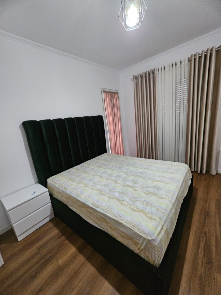 Tirane, jepet me qera apartament 1+1 , 70 m² 600 € 