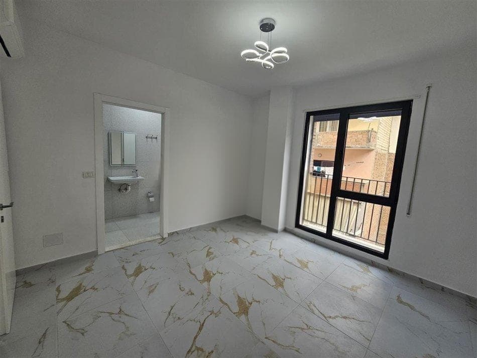 Tirane, jepet me qera zyre , 120 m² 700 € 