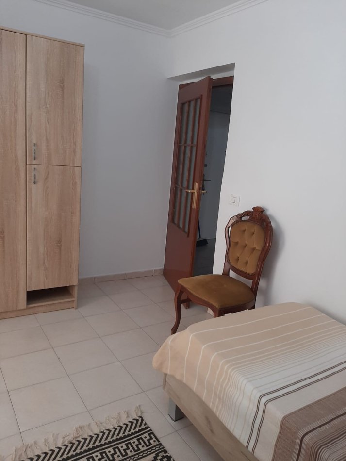Tirane, jepet me qera apartament 2+1 , 80 m² 600 € 