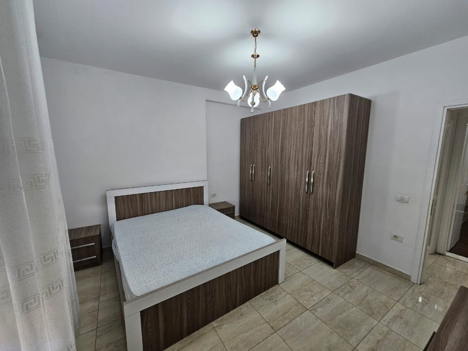 Tirane, jepet me qera apartament 2+1 Kati 2, 90 m² 700 € (Prane Kika 2)