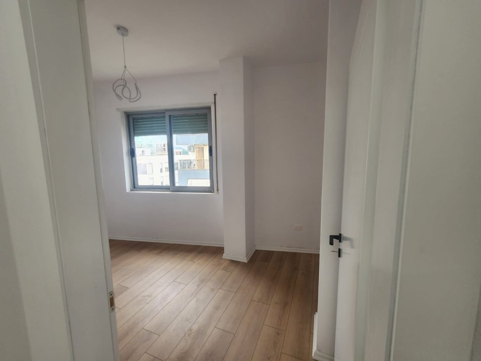 Tirane, shitet apartament 2+1 , 90 m² 235.000 € 
