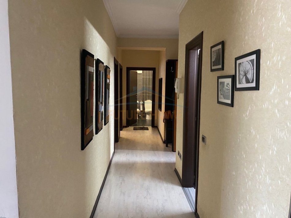 Tirane, jepet me qera apartament 2+1 Kati 2, 110 m² 700 € 