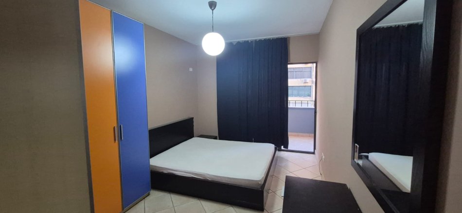 Tirane, jepet me qera apartament 1+1 , 95 m² 650 € 
