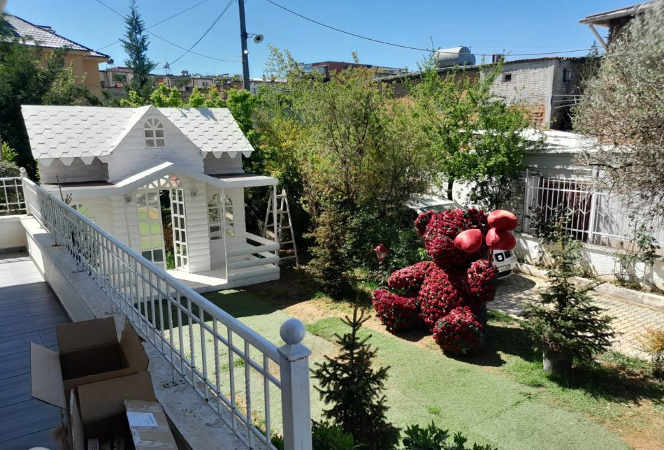 Tirane, jepet me qera ambjent biznesi , 450 m² 1.500 € 
