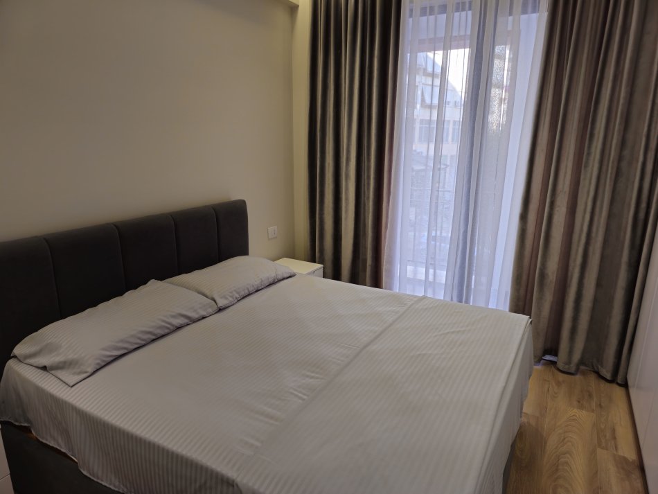 Tirane, jepet me qera apartament 1+1 Kati 1, 70 m² 500 € (Urban Gate Astir)