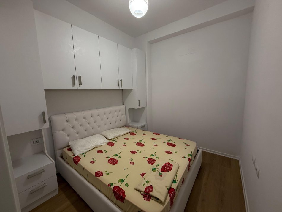 Tirane, jepet me qera apartament 1+1 Kati 5, 60 m² 400 € (Kompleksi Kaimi)