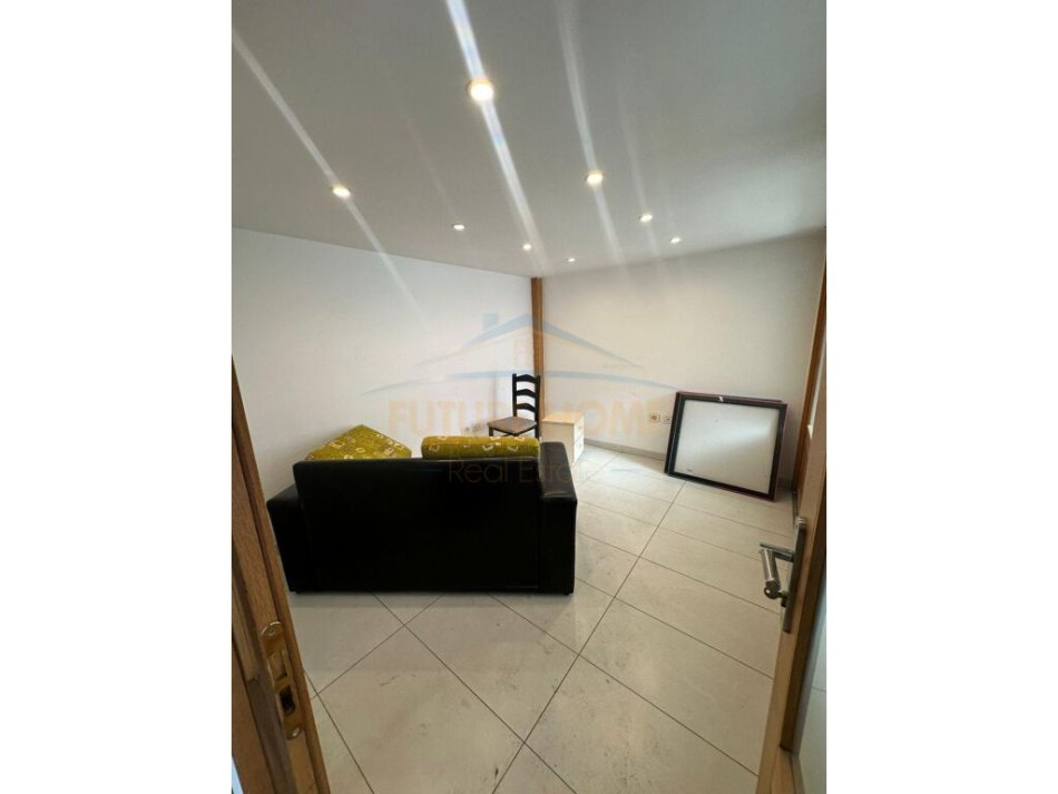 Tirane, jepet me qera ambjent biznesi Kati 0, 328 m² 1.300 € 