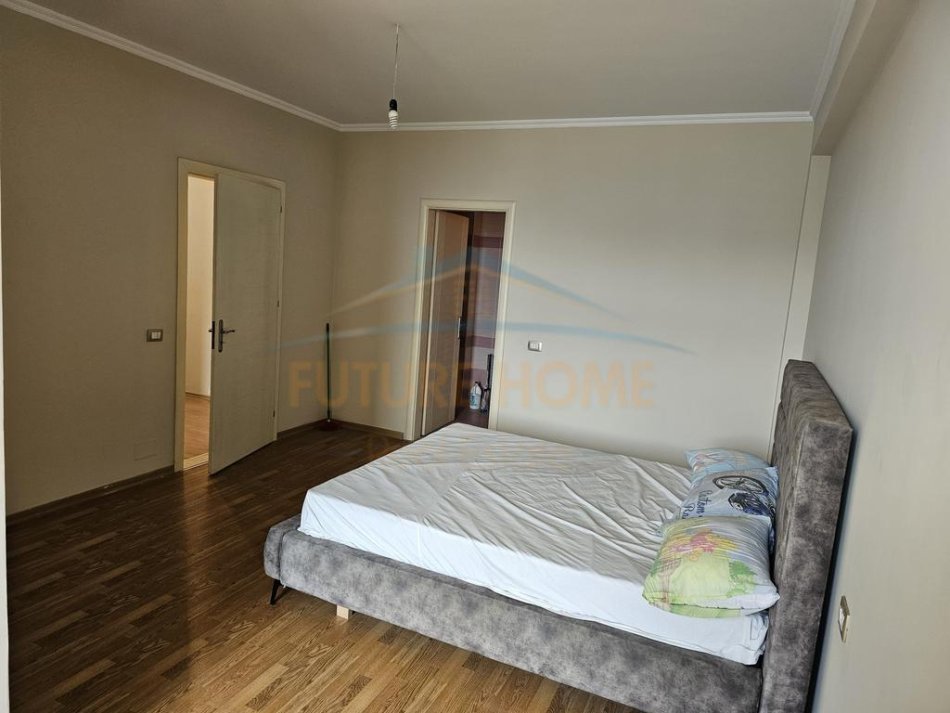 Tirane, jepet me qera apartament 2+1 Kati 3, 124 m² 800 € 