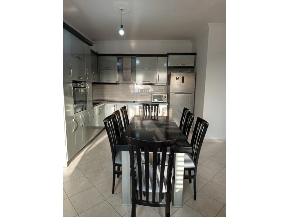 Tirane, jepet me qera apartament 2+1 Kati 5, 125 m² 450 € 