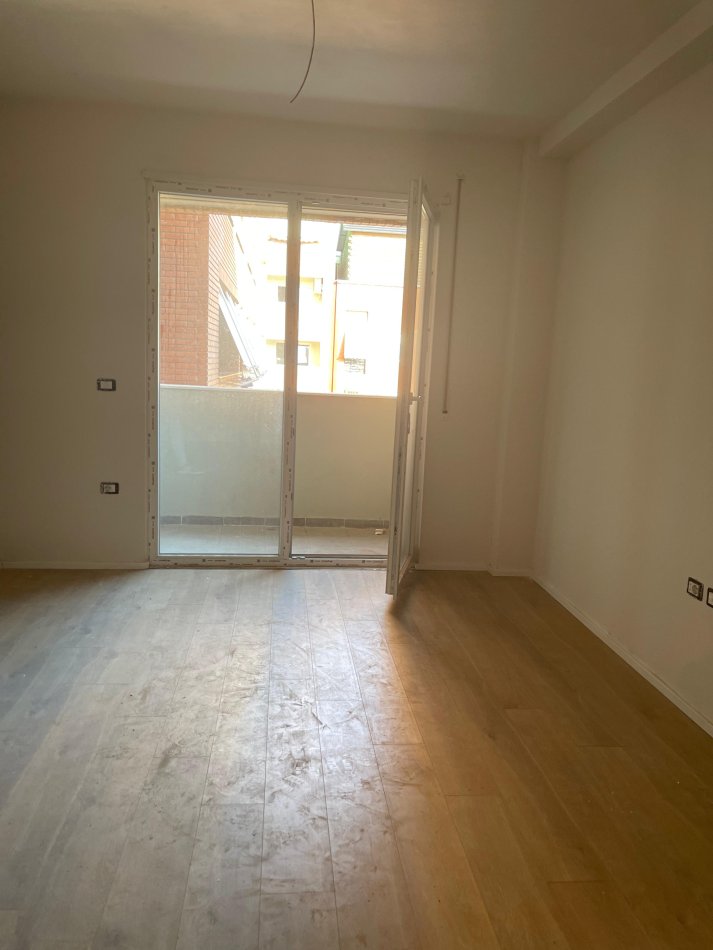 Tirane, shitet apartament 1+1 , 65 m² 96.000 € 