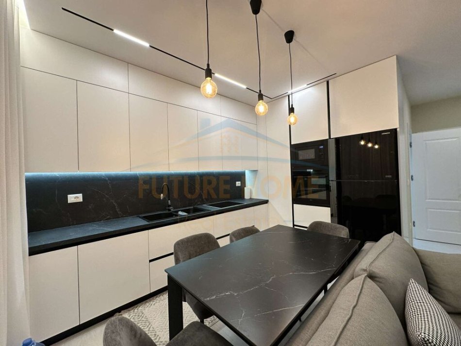 Tirane, jepet me qera apartament 2+1 Kati 2, 104 m² 900 € 