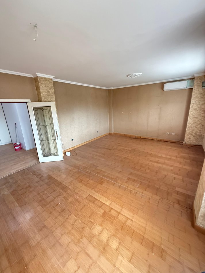 Tirane, jepet me qera zyre , 150 m² 1.500 € 