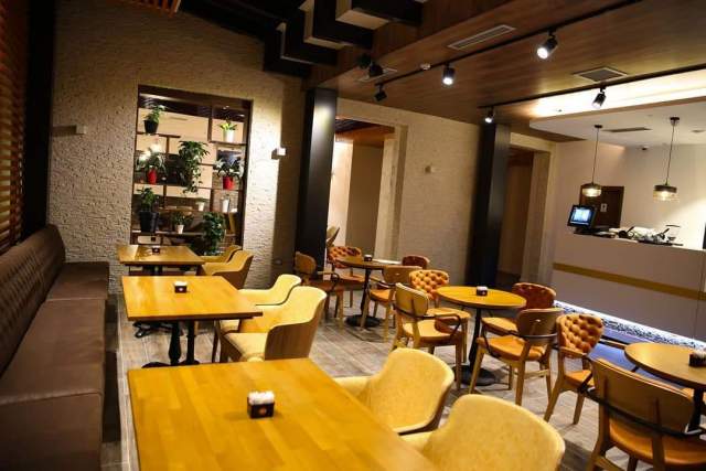 Tirane, jap me qera bar-resorant Kati 1, 390 m² 2.300 Euro (perballe Toptanit - Qender)