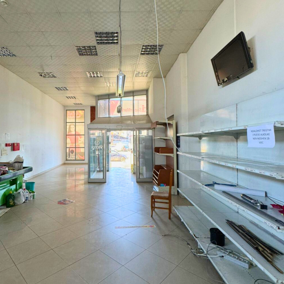Kavaje, jepet me qera ambjent biznesi Kati 1, 800 m² (Shetitorja,Josif Budo,Kavaje)