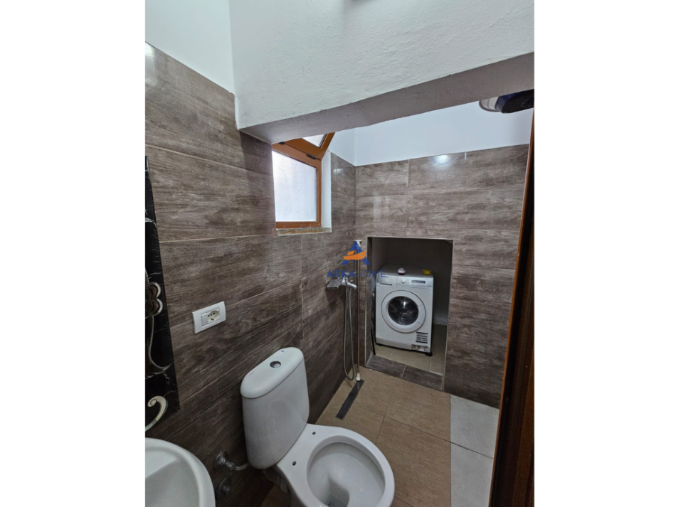 JEPET APARTAMENT ME QERA 1+1 TEK UNIVERSITETI “MARIN BARLETI, SELITE 400 EURO.