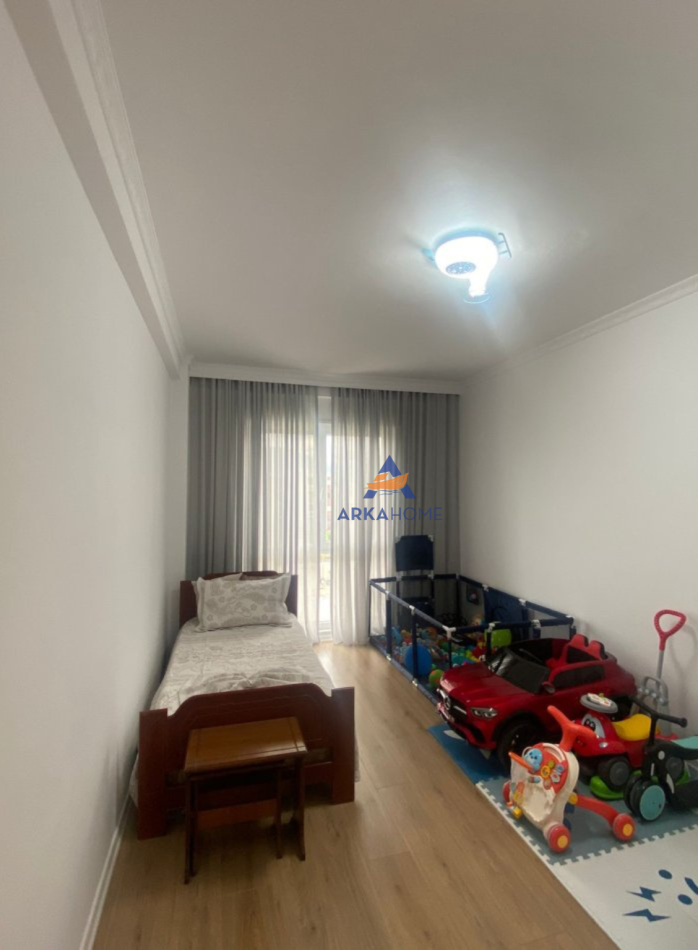 Tirane, shitet apartament 2+1+Ballkon Kati 2, 101 m² 177.000 € (UNAZA E RE)