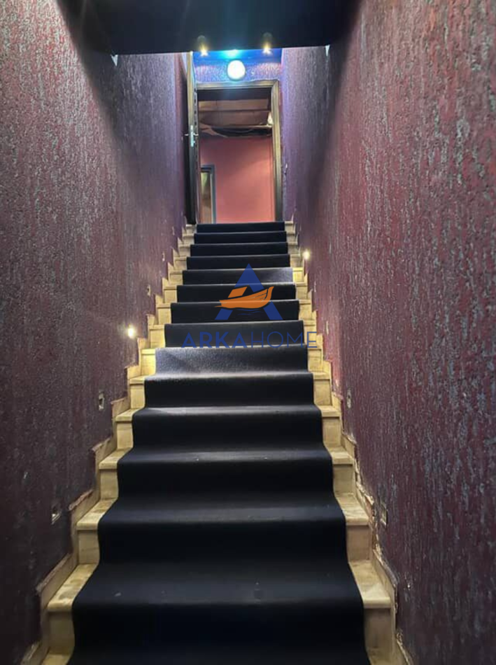 Tirane, jepet me qera ambjent biznesi Kati -1, 204 m² 1.500 € (MEDRESE)