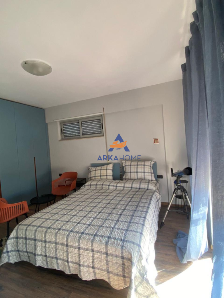 Tirane, jepet me qera apartament 2+1+Ballkon Kati 5, 120 m² 850 € (HOXHA TAHSIM)