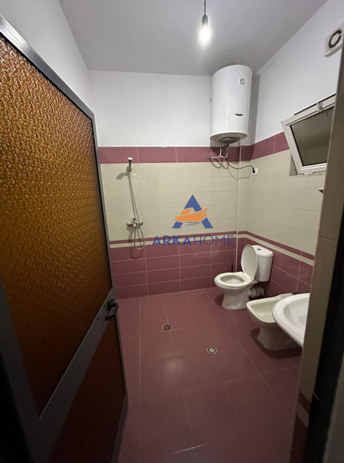 Tirane, jepet me qera apartament 2+1 Kati 1, 90 m² 400 € 