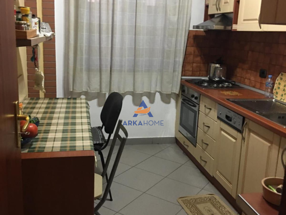 Tirane, jepet me qera apartament 1+1+Ballkon Kati 3, 100 m² 530 € (RRUGA HAXHI HYSEN DALLIU)