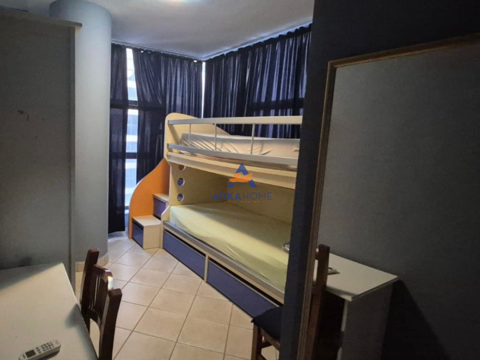 Tirane, jepet me qera apartament 2+1+Ballkon Kati 5, 95 m² 700 € (21 DHJETORI)