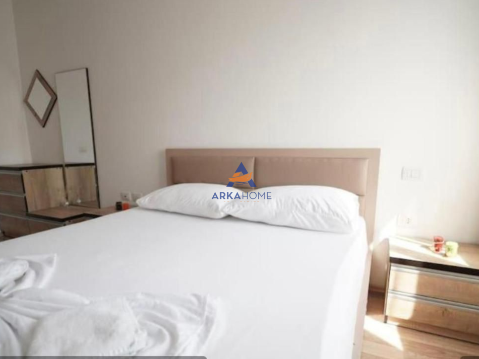 Tirane, jepet me qera apartament 1+1+Ballkon Kati 1, 67 m² 750 € (PRANË TOPTANIT,QËNDER)