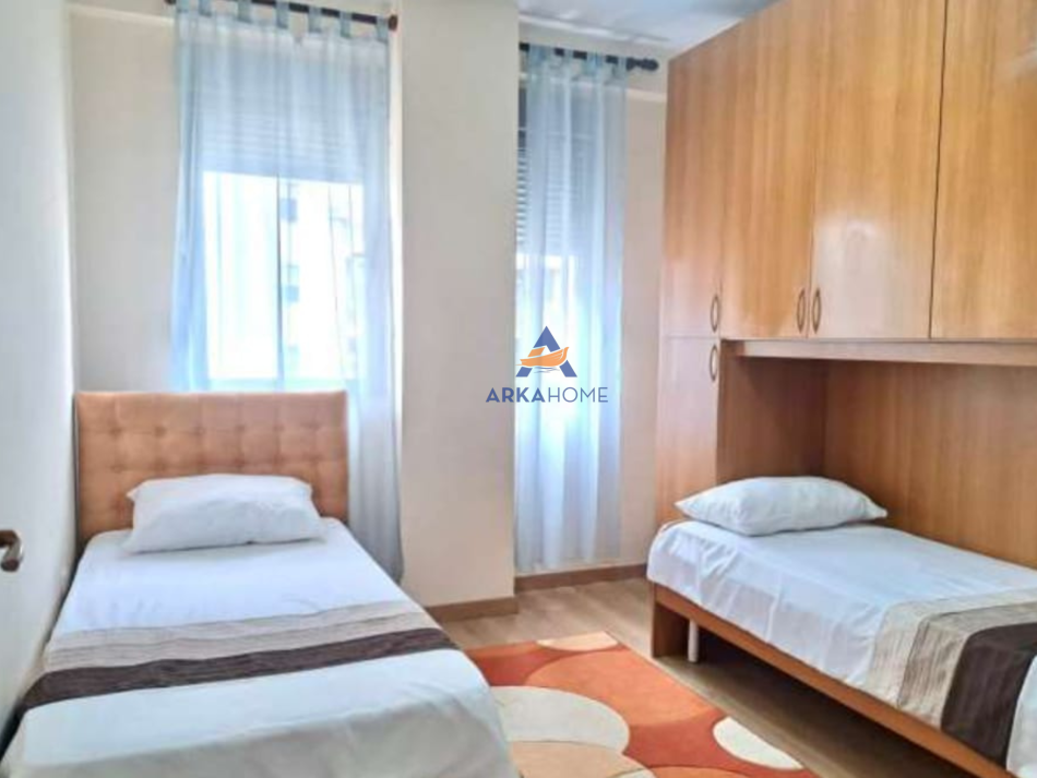 Tirane, jepet me qera apartament 2+1+Ballkon Kati 6, 104 m² 700 € (RRUGA KAVAJES,CONDOR CENTER)