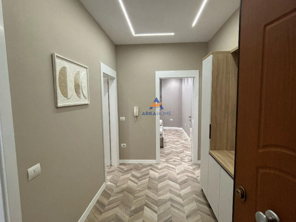 Tirane, jepet me qera apartament 2+1+Ballkon Kati 7, 120 m² 1.200 € (QENDER,9 KATSHET)