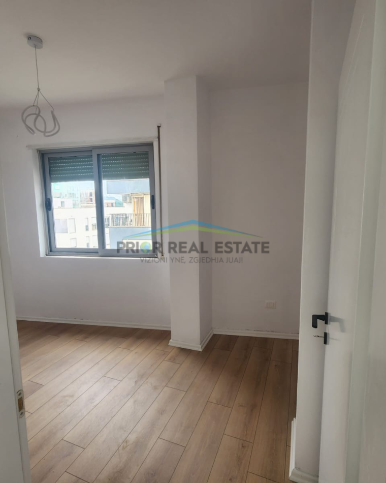 Tirane, shitet apartament 2+1+Ballkon Kati 7, 90 m² 225.000 € (Komuna e Parisit)