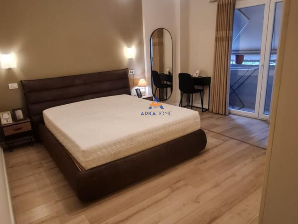 Tirane, jepet me qera apartament 1+1+Ballkon Kati 4, 70 m² 550 € (NDODHET PRANE KOMPLEKSIT VIND,ALI DEMI)