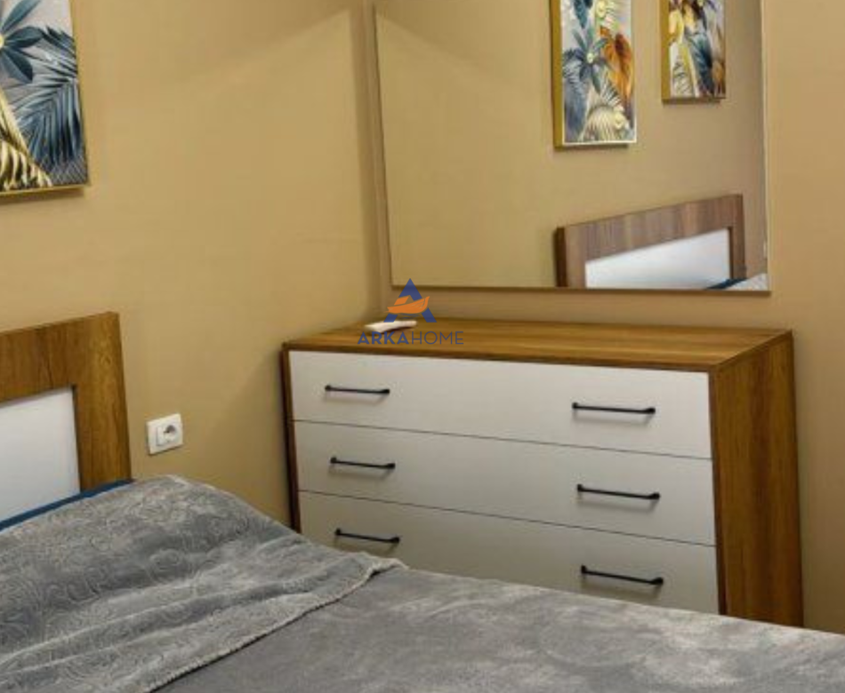 Tirane, jepet me qera apartament 1+1+Ballkon Kati 7, 65 m² 500 € (5maji)