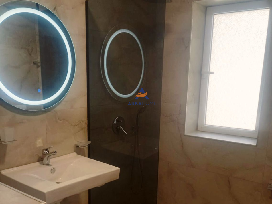 Tirane, jepet me qera apartament 1+1+Ballkon Kati 3, 55 m² 550 € (TE AMBASADA AMERIKANE)