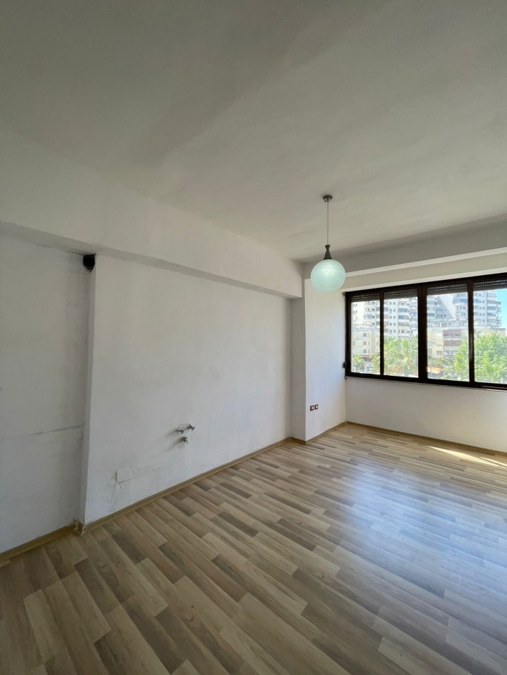 Durres, shitet apartament 2+1+Ballkon Kati 2, 92 m² 145.000 € (Stacioni Trenit Durres)