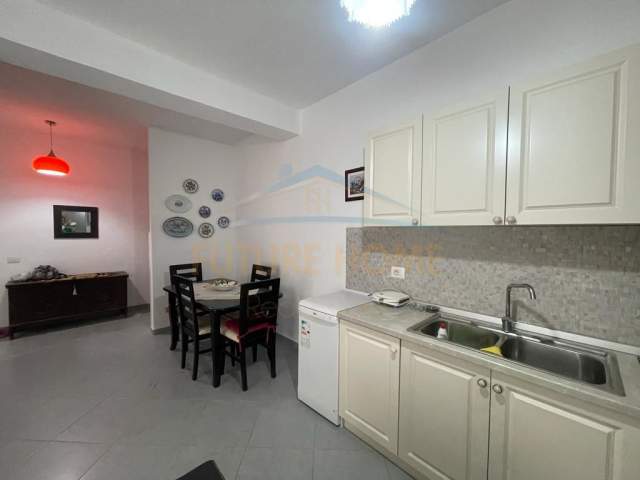 Tirane, jepet me qera apartament 1+1 Kati 3, 70 m² 400 Euro (brryli)