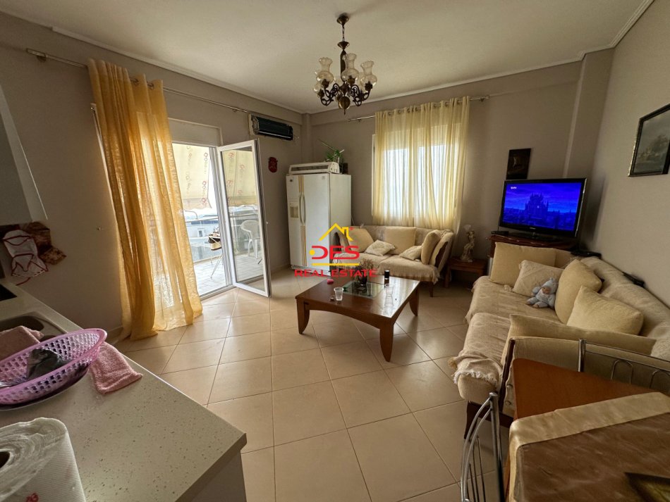 Shqiperi, jepet me qera apartament 1+1 Kati 5, 70 m² 450 € (Rruga Dhimiter Konomi)