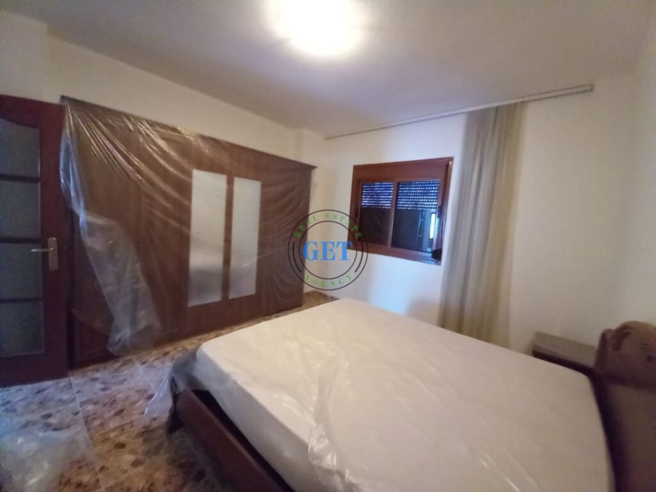 Durres, jepet me qera apartament 3+1+Ballkon Kati 3, 145 m² 500 € (Tregu Fshatar)