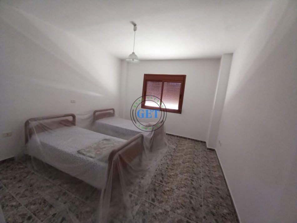 Durres, jepet me qera apartament 3+1+Ballkon Kati 3, 145 m² 500 € (Tregu Fshatar)