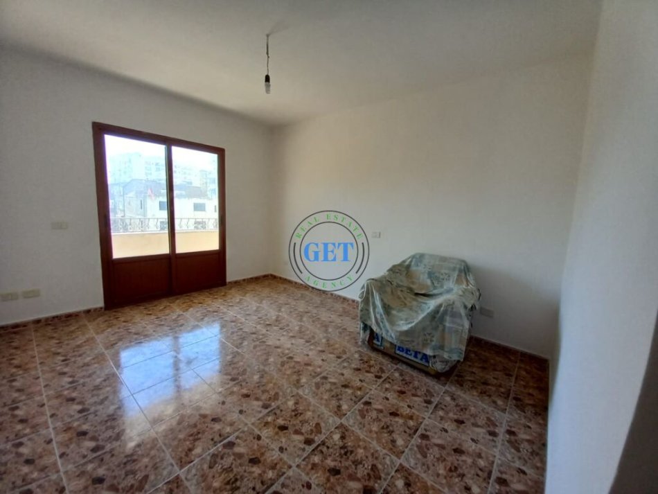 Durres, jepet me qera apartament 3+1+Ballkon Kati 3, 145 m² 500 € (Tregu Fshatar)