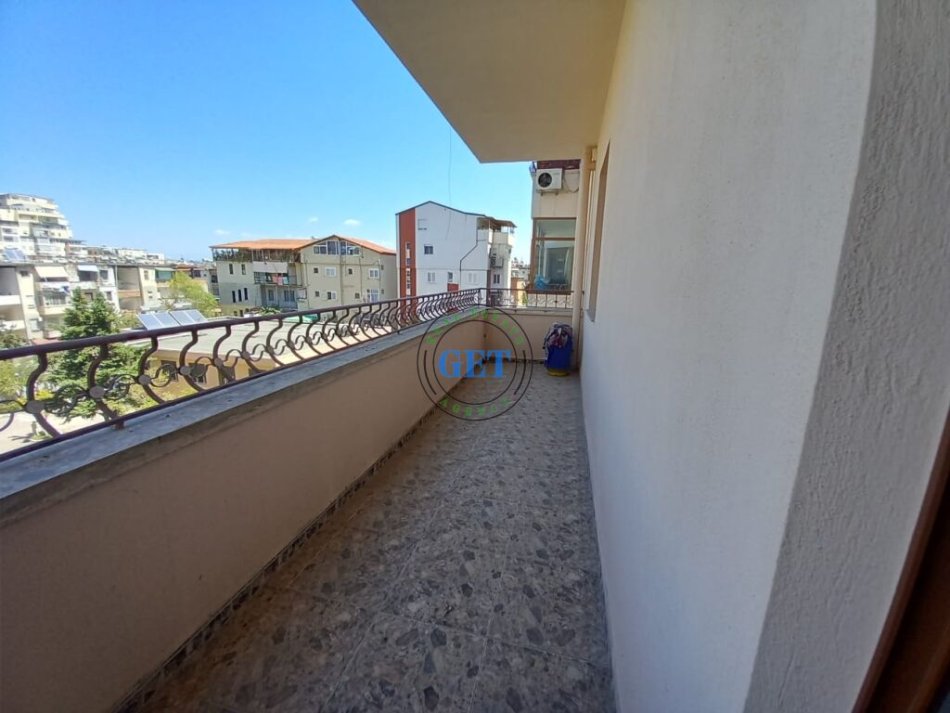 Durres, jepet me qera apartament 3+1+Ballkon Kati 3, 145 m² 500 € (Tregu Fshatar)